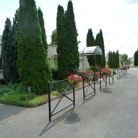 Hostellerie Du Chateau Saint-Pere-sur-Loire Exterior foto